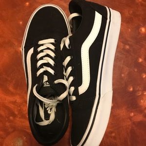 Black/White vans old school
